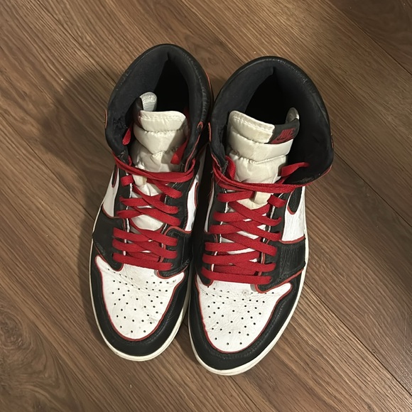 Men’s Air Jordan 1 Bloodlines - Size 11 ❤️Host Pick❤️ - Picture 2 of 8